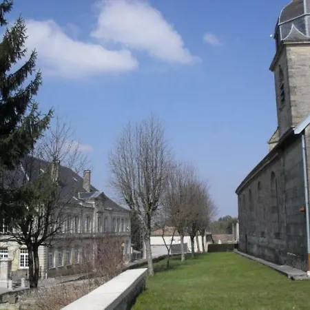 Charmant Plain-pied Renove Avec Jardin Clos Et Cheminee, Au Coeur De Rarecourt, Proche Sites Historiques - Fr-1-585-79 * Rarécourt